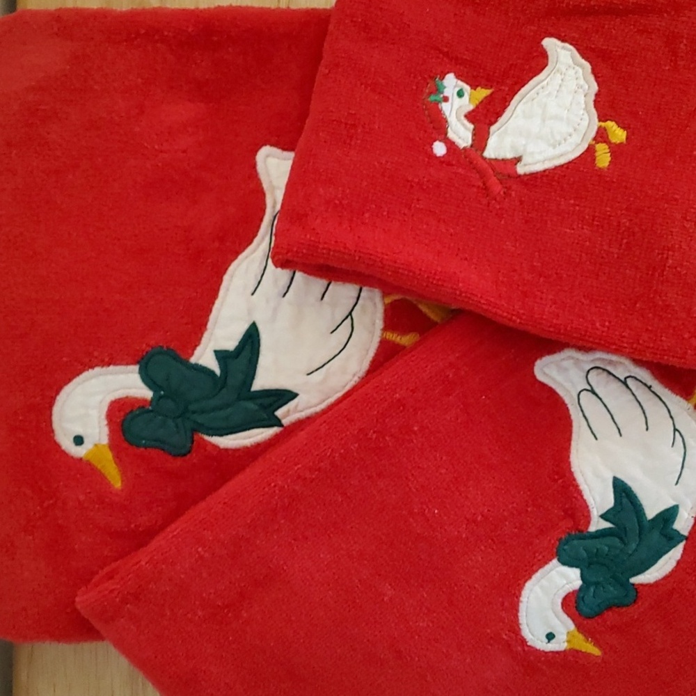 Vintage Three Piece Duck  Towel Set